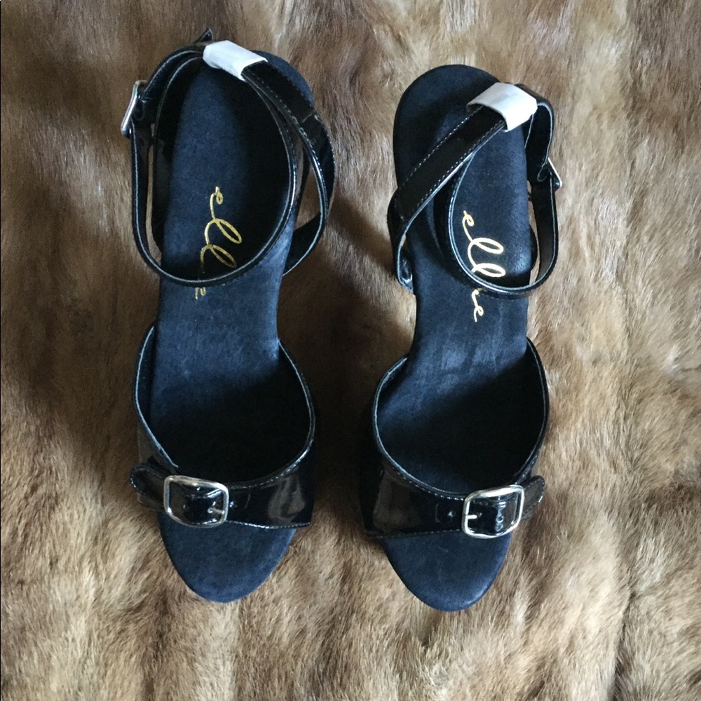 Ellie Nicole peep toe heel